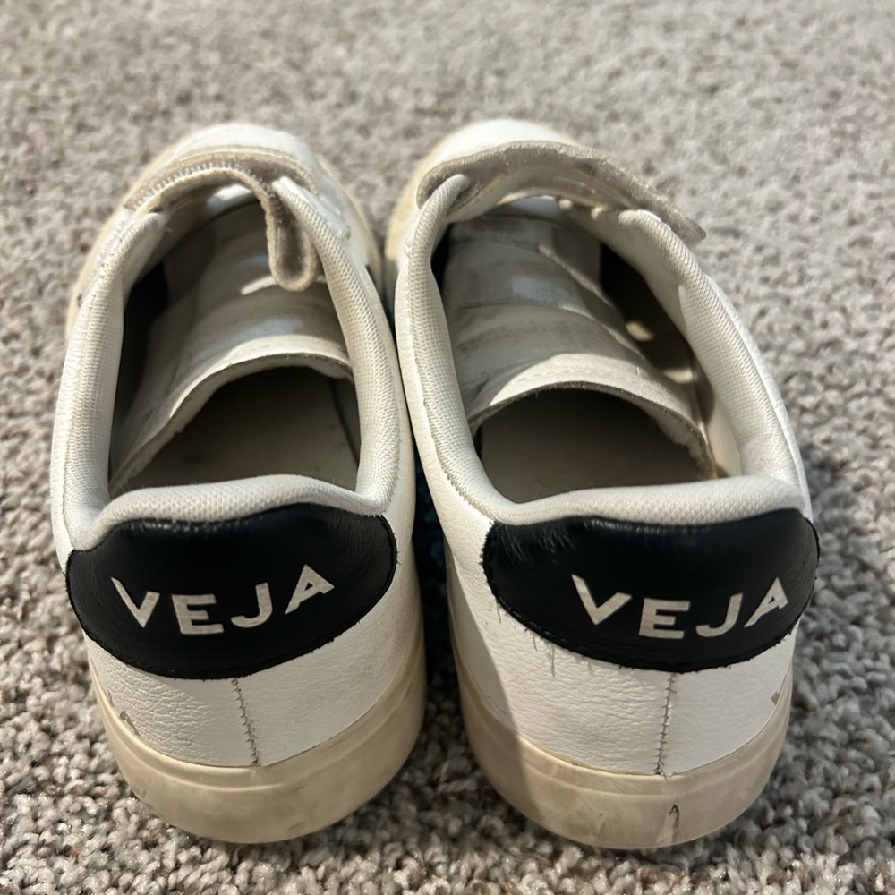 VEJA - Picture 3 of 8